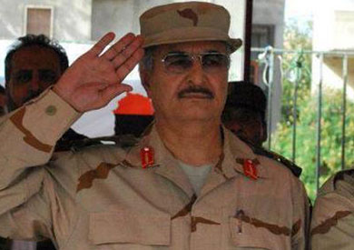 القائد السابق للقوات البرية الليبية اللواء خليفة حفتر